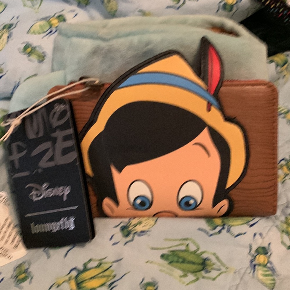 Pinocchio loungefly backpack with moving arms and matching loungefly wallet - Picture 9 of 16